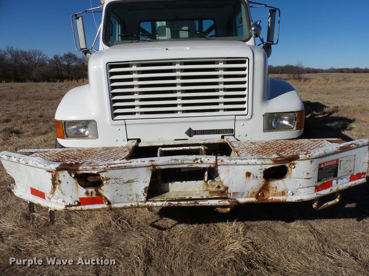 image for item DB2322 1998 International 4900 digger derrick truck
