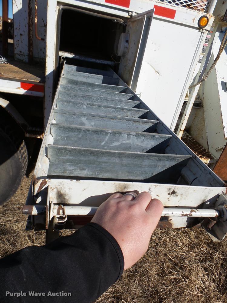 image for item DB2322 1998 International 4900 digger derrick truck