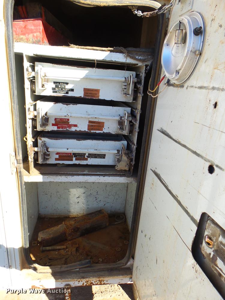 image for item DB2322 1998 International 4900 digger derrick truck