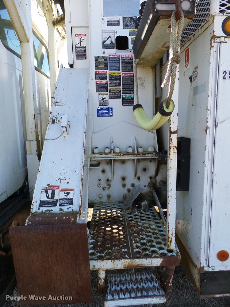 image for item DB2322 1998 International 4900 digger derrick truck