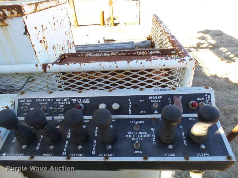 image for item DB2322 1998 International 4900 digger derrick truck