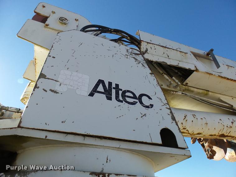 image for item DB2322 1998 International 4900 digger derrick truck