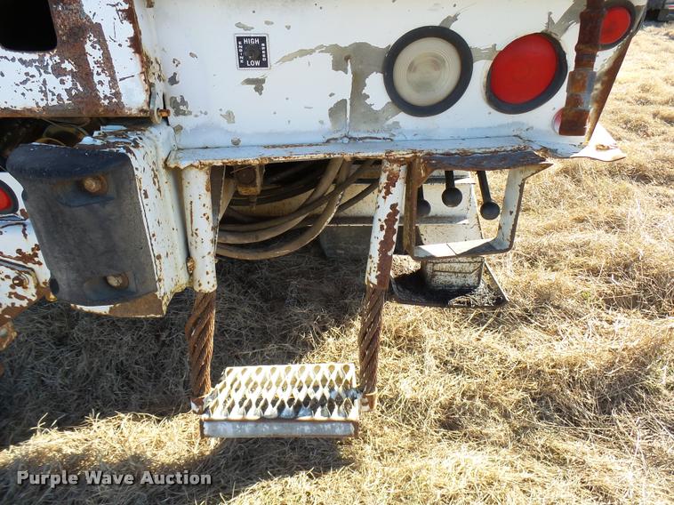 image for item DB2322 1998 International 4900 digger derrick truck