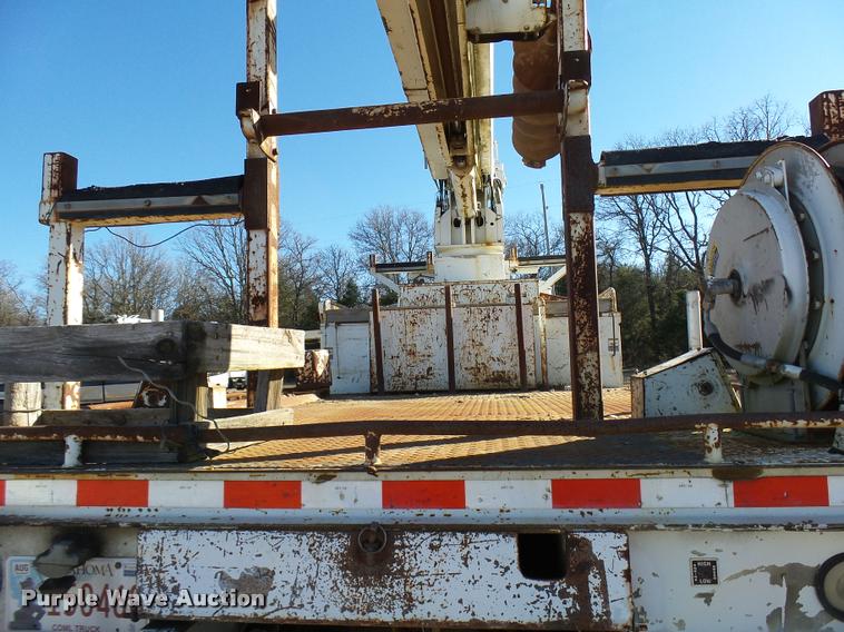 image for item DB2322 1998 International 4900 digger derrick truck