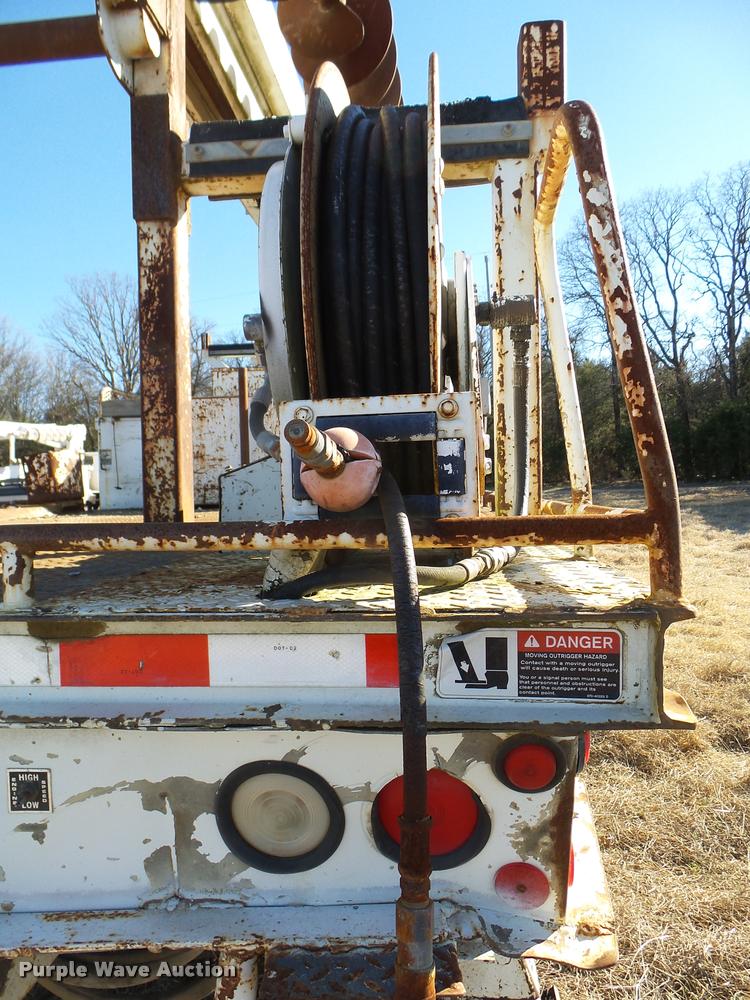 image for item DB2322 1998 International 4900 digger derrick truck