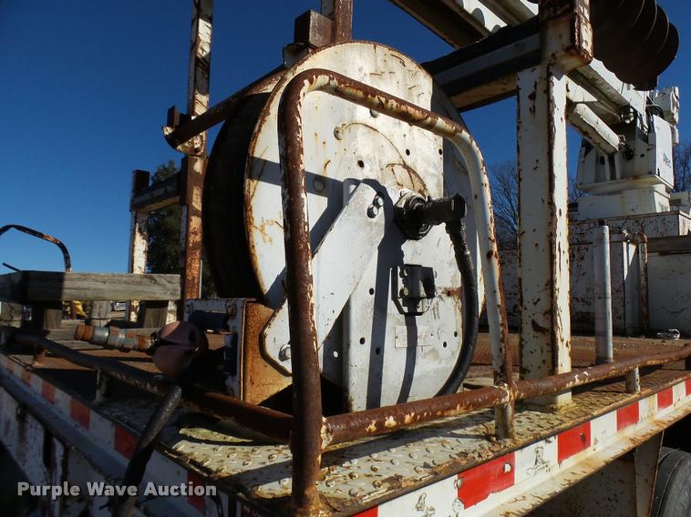 image for item DB2322 1998 International 4900 digger derrick truck