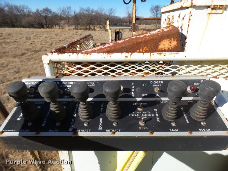 image for item DB2322 1998 International 4900 digger derrick truck