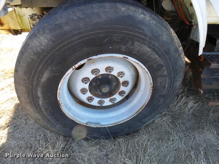 image for item DB2322 1998 International 4900 digger derrick truck