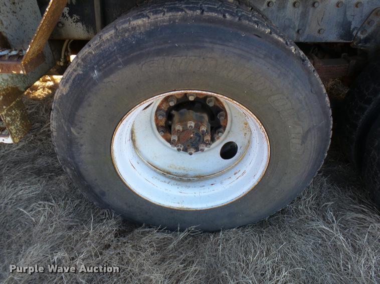 image for item DB2322 1998 International 4900 digger derrick truck