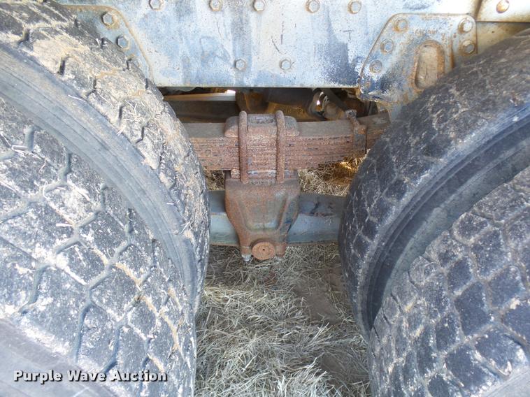 image for item DB2322 1998 International 4900 digger derrick truck