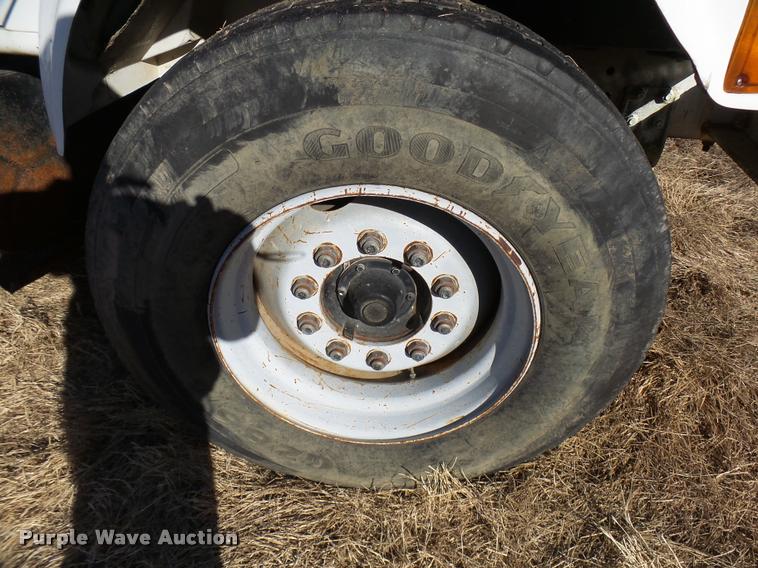 image for item DB2322 1998 International 4900 digger derrick truck