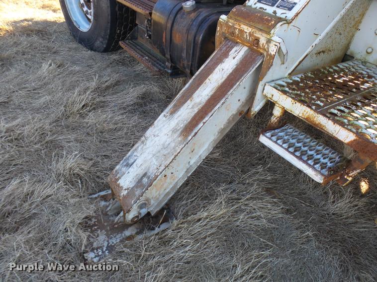 image for item DB2322 1998 International 4900 digger derrick truck