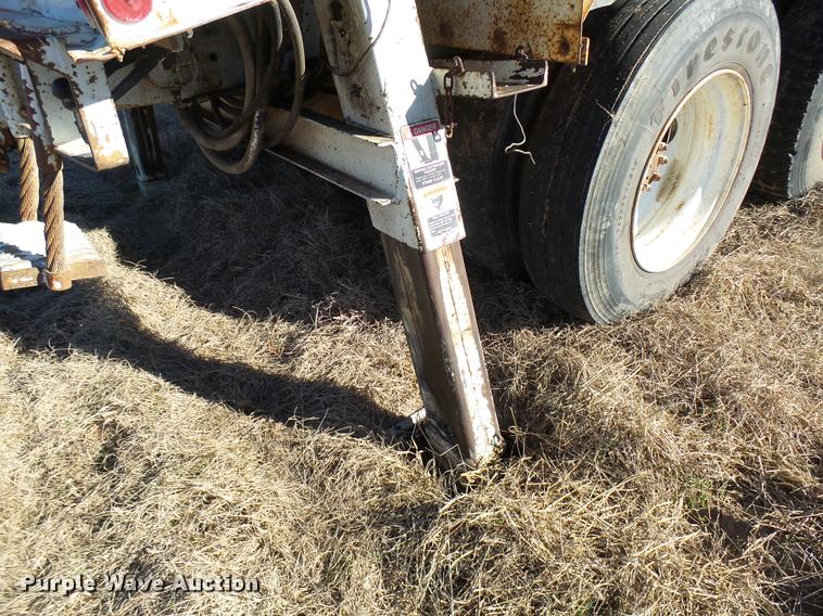 image for item DB2322 1998 International 4900 digger derrick truck