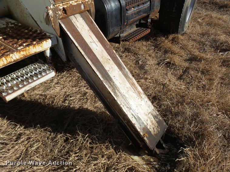 image for item DB2322 1998 International 4900 digger derrick truck