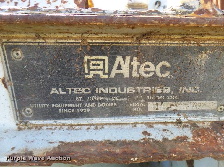 image for item DB2322 1998 International 4900 digger derrick truck