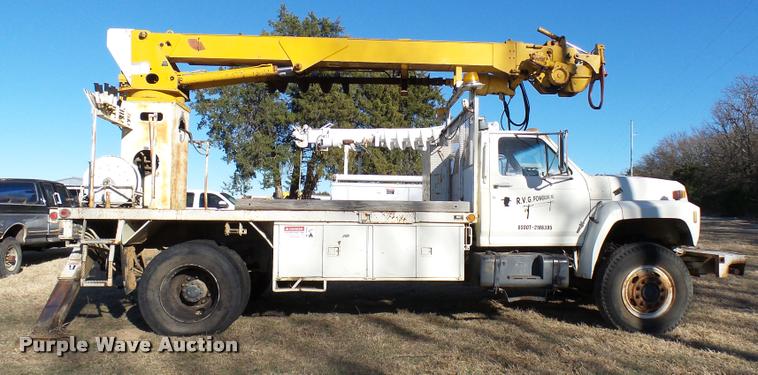 image for item DB2323 1986 Ford F800 digger derrick truck