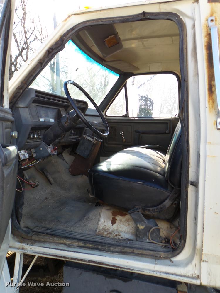 image for item DB2323 1986 Ford F800 digger derrick truck