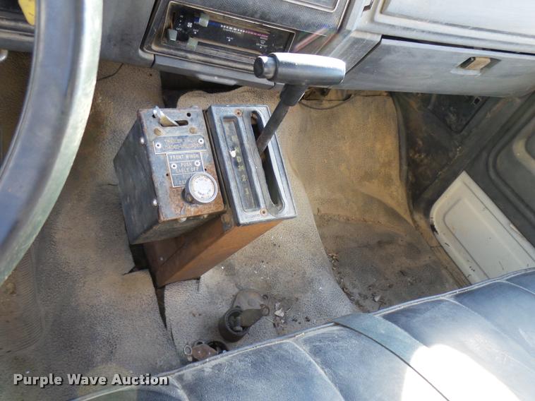 image for item DB2323 1986 Ford F800 digger derrick truck