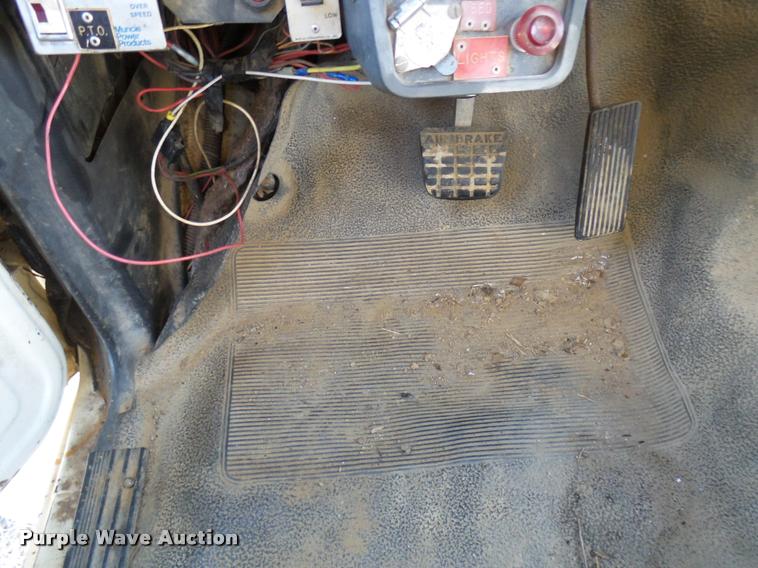 image for item DB2323 1986 Ford F800 digger derrick truck