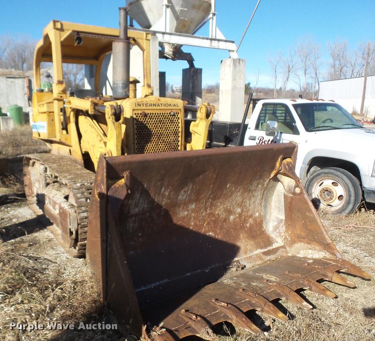 image for item DB2934 International 175C track loader