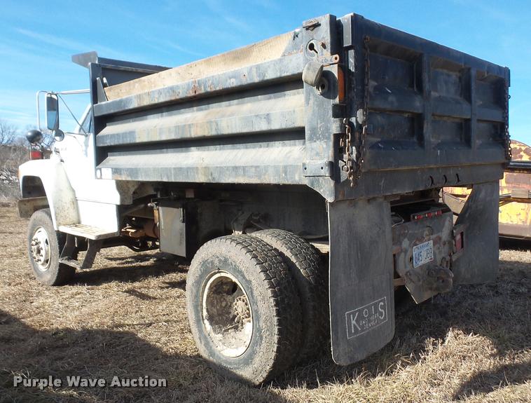image for item DB2949 1993 Ford F700 dump truck