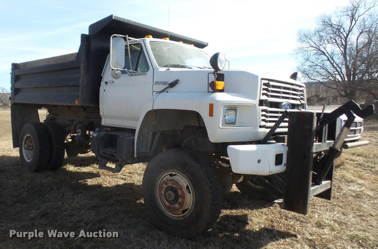 image for item DB2949 1993 Ford F700 dump truck