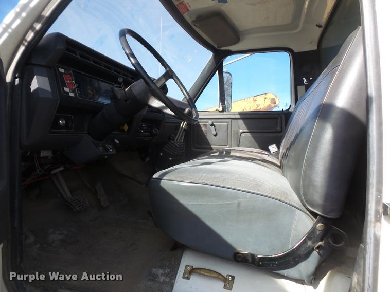 image for item DB2949 1993 Ford F700 dump truck