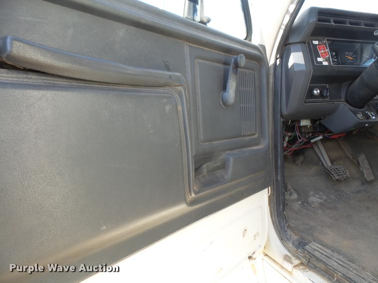 image for item DB2949 1993 Ford F700 dump truck