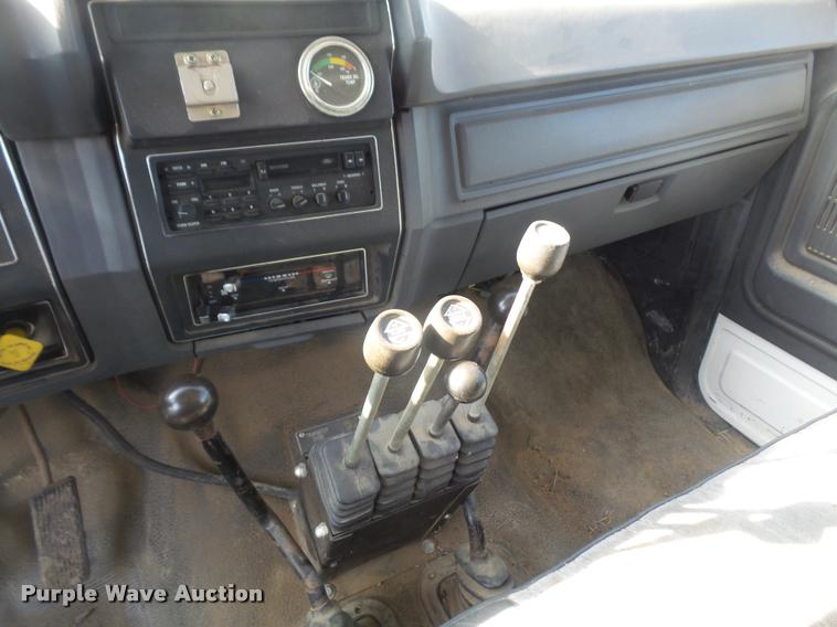 image for item DB2949 1993 Ford F700 dump truck