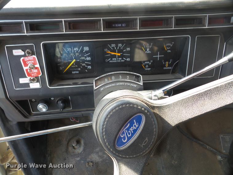 image for item DB2949 1993 Ford F700 dump truck