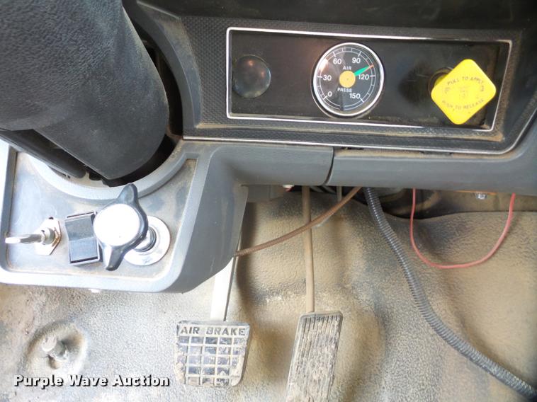 image for item DB2949 1993 Ford F700 dump truck