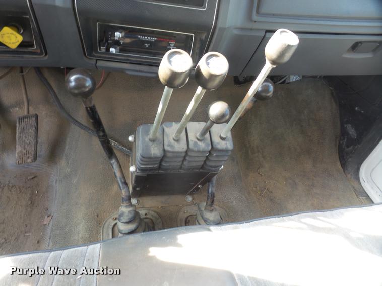 image for item DB2949 1993 Ford F700 dump truck