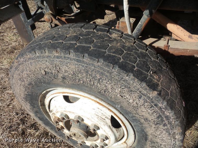 image for item DB2949 1993 Ford F700 dump truck