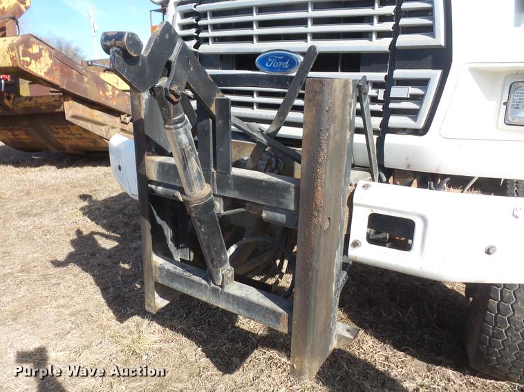 image for item DB2949 1993 Ford F700 dump truck