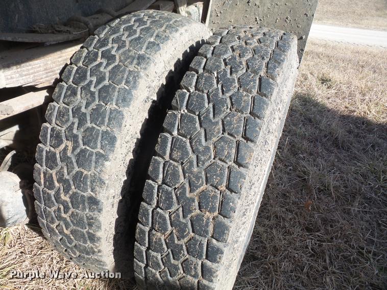 image for item DB2949 1993 Ford F700 dump truck