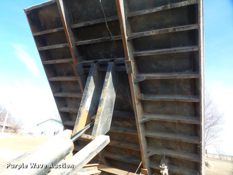 image for item DB2949 1993 Ford F700 dump truck