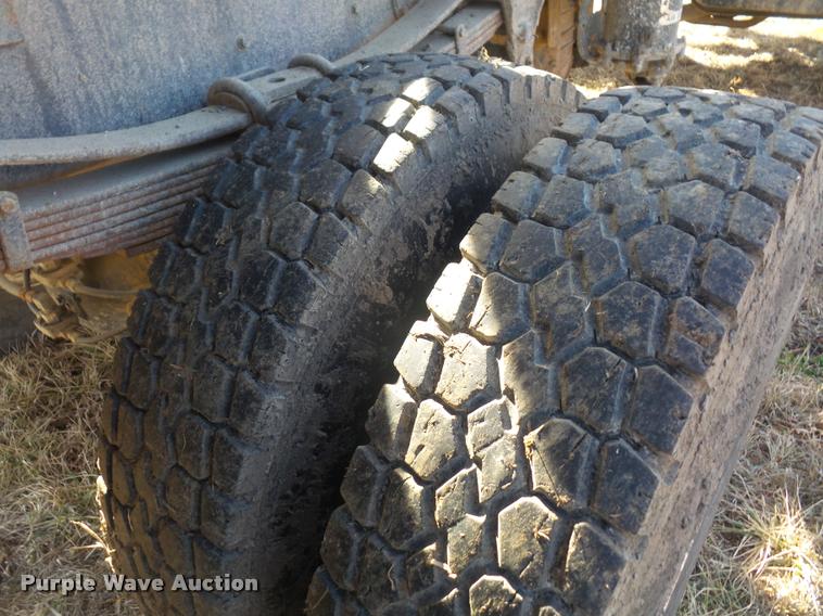 image for item DB2949 1993 Ford F700 dump truck