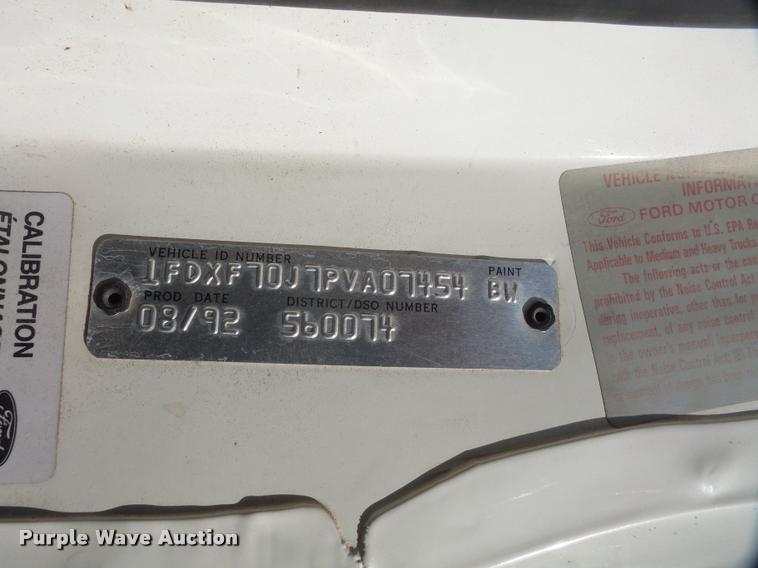 image for item DB2949 1993 Ford F700 dump truck