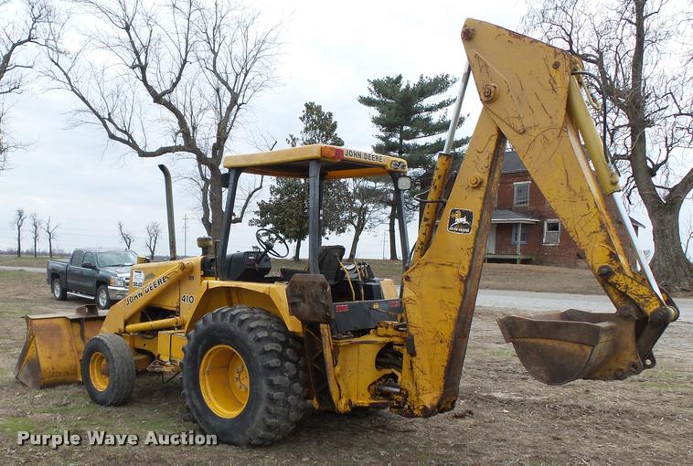 image for item K3371 1989 John Deere 410C backhoe