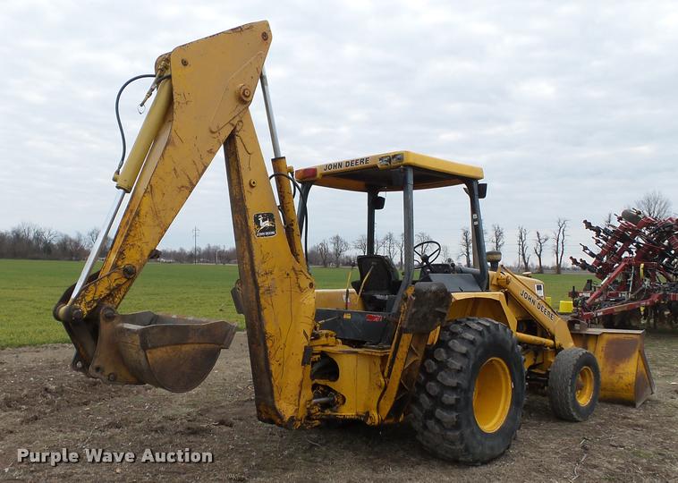 image for item K3371 1989 John Deere 410C backhoe