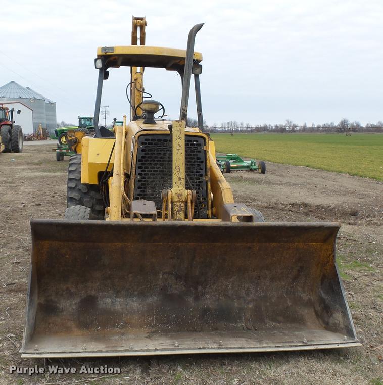 image for item K3371 1989 John Deere 410C backhoe