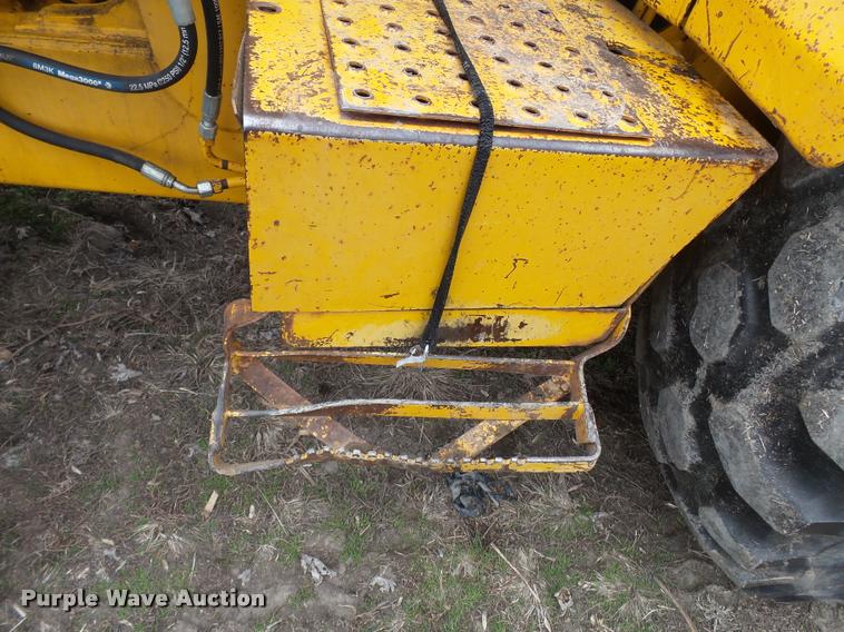 image for item K3371 1989 John Deere 410C backhoe