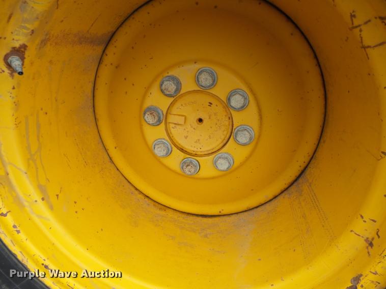 image for item K3371 1989 John Deere 410C backhoe