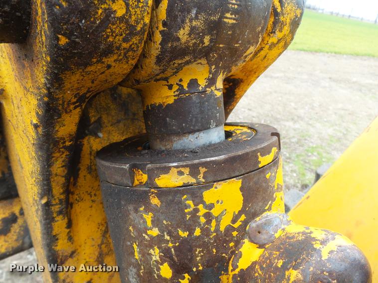 image for item K3371 1989 John Deere 410C backhoe