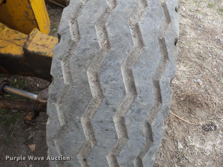 image for item K3371 1989 John Deere 410C backhoe