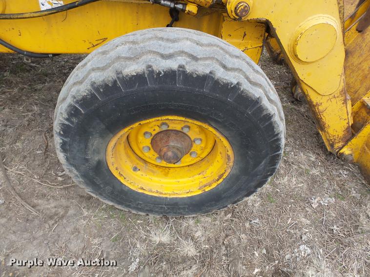image for item K3371 1989 John Deere 410C backhoe