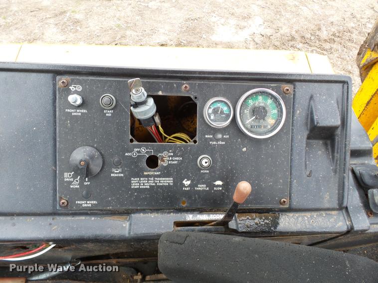 image for item K3371 1989 John Deere 410C backhoe