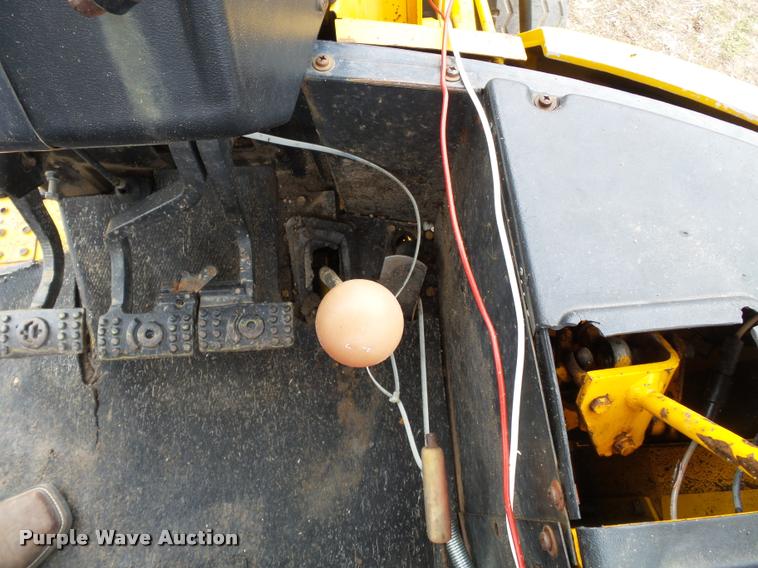 image for item K3371 1989 John Deere 410C backhoe