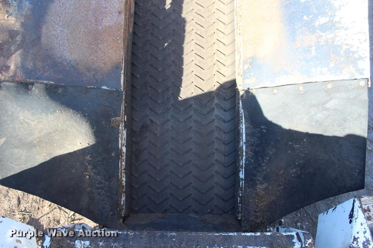 image for item L1997 2006 Diamond 1460B-41 tub grinder