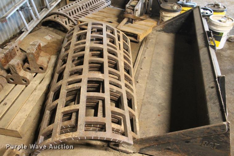 image for item L1997 2006 Diamond 1460B-41 tub grinder